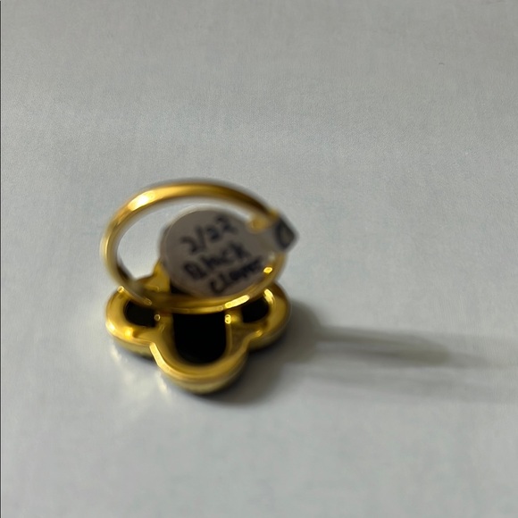 Black and Gold Clover Ring - Picture 3 of 3
